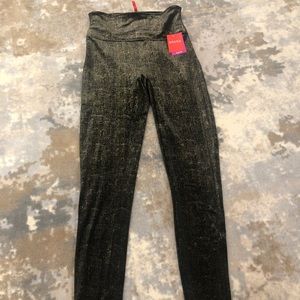 Spanx Velvet leggings in black and gold details NWT